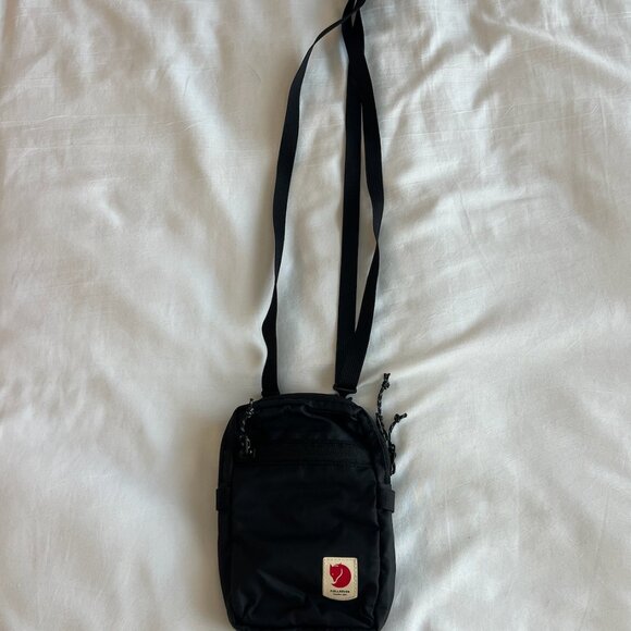 Fjällräven High Coast Pocket Crossbody Bag – Black - Picture 3 of 3